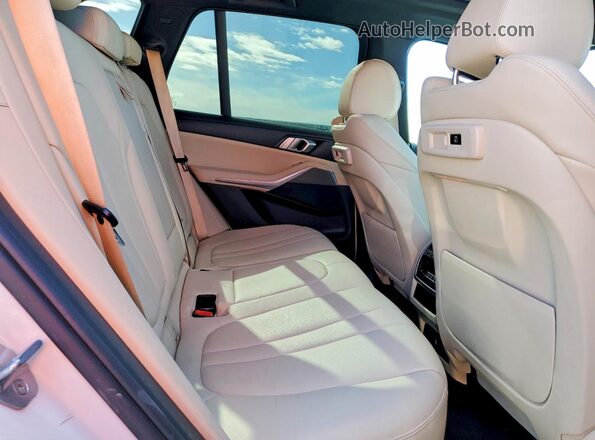 5UXCR6C5XKLL01307 2019 BMW X5 White 
