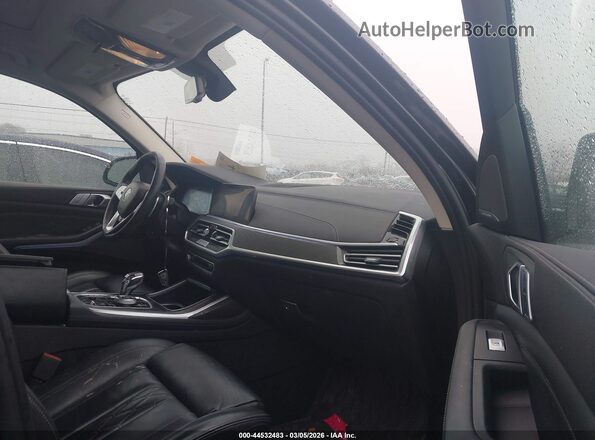 5UXCW2C00M9F27655 2021 BMW X7 Gray Front interior view