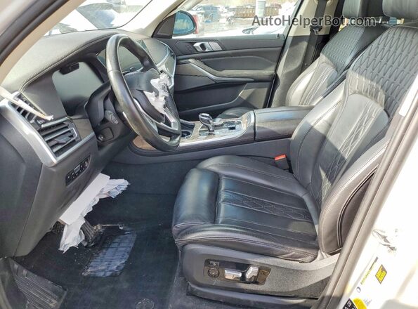 5UXCW2C02M9F48409 2021 BMW X7 White Вид салону спереду