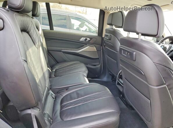 5UXCW2C02M9F48409 2021 BMW X7 White Вид задньої частини салону