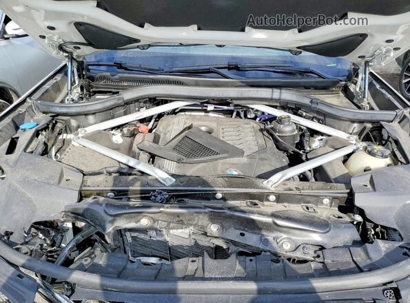 5UXCW2C02M9F48409 2021 BMW X7 White Вид підкапотного простору