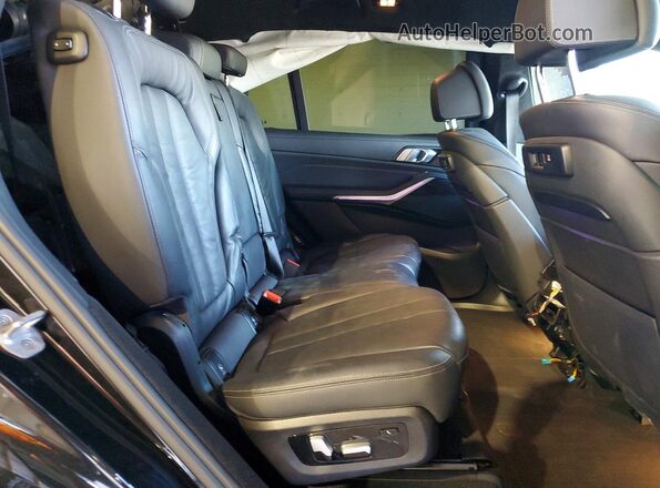 5UXCW2C03N9K70165 2022 BMW X7 Black Вид задньої частини салону