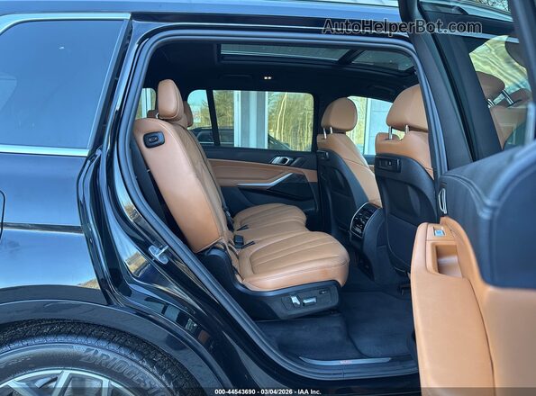 5UXCW2C06M9E81989 2021 BMW X7 Black Widok naklejki z numerem VIN