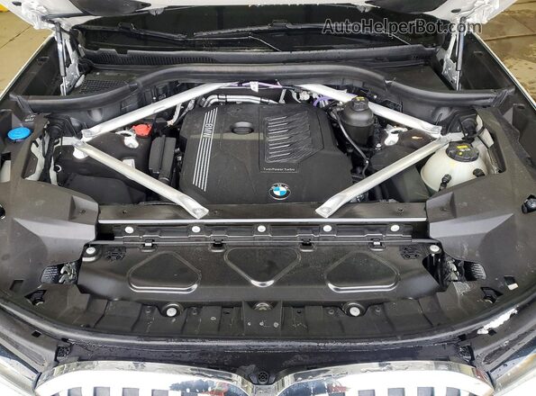 5UXCW2C06M9H07142 2021 BMW X7 White Engine compartment view