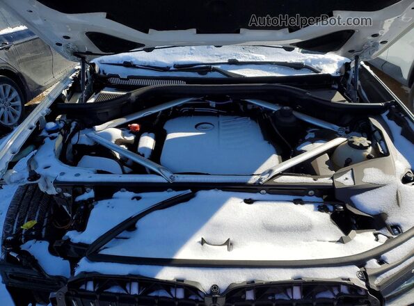 5UXCW2C06M9H09313 2021 BMW X7 White Vista interior trasera