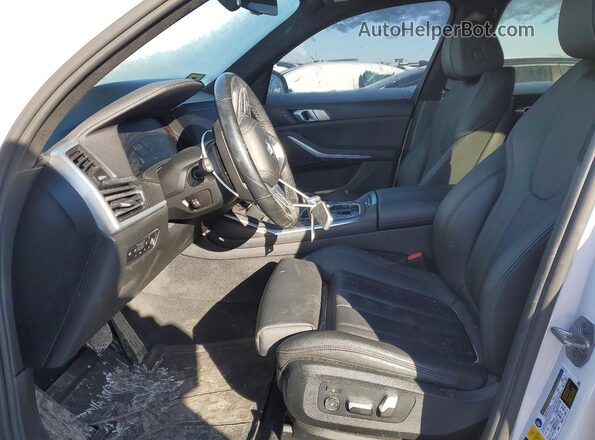 5UXCW2C06M9H09313 2021 BMW X7 White Vista interior delantera