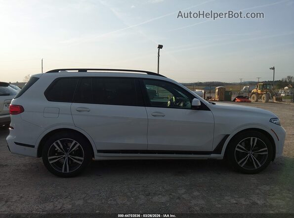5UXCW2C07M9E63260 2021 BMW X7 White Widok wnętrza z tyłu