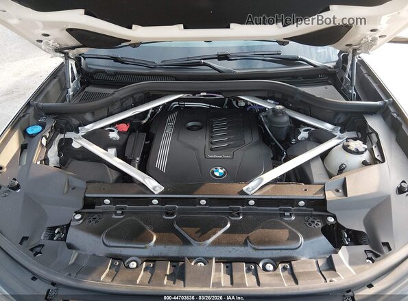 5UXCW2C07M9E63260 2021 BMW X7 White Widok z tyłu