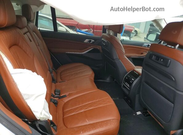 5UXCW2C07M9G15795 2021 BMW X7 White Սալոնի հետևի տեսք