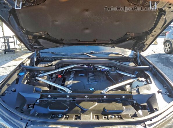 5UXCW2C08M9G34307 2021 BMW X7 Black Engine compartment view