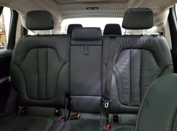 5UXCW2C08N9K75457 2022 BMW X7 White Widok tylnych siedzeń