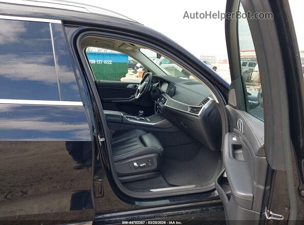5UXCW2C0XL9B27696 2020 BMW X7 Black Front interior view