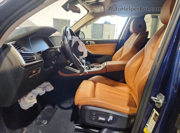 5UXCW2C0XN9L34024 2022 BMW X7 Синий Вид салона спереди