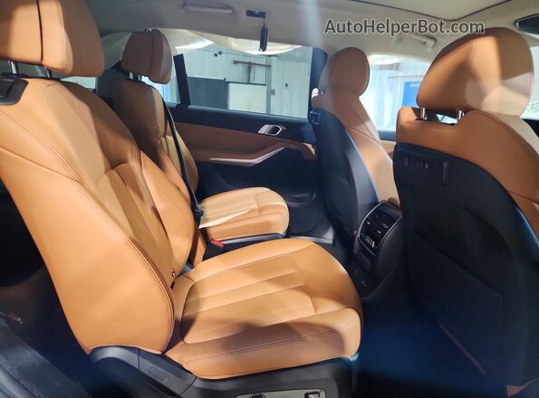 5UXCW2C0XN9L34024 2022 BMW X7 Синий Вид задней части салона