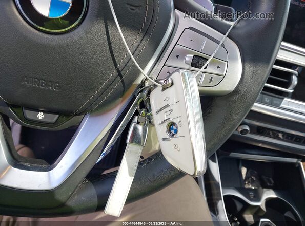 5UXCX4C50KLS36039 2019 BMW X7 White Առջևի վահանակի տեսք