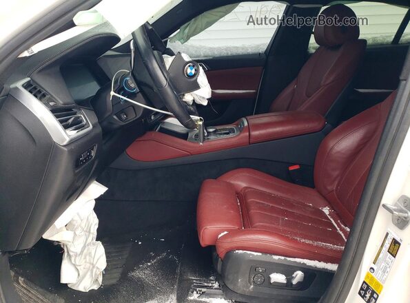 5UXCY6C09N9L19841 2022 BMW X6 White Вид салону спереду