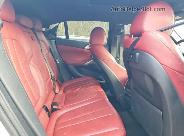 5UXCY6C09N9L19841 2022 BMW X6 White Вид задньої частини салону