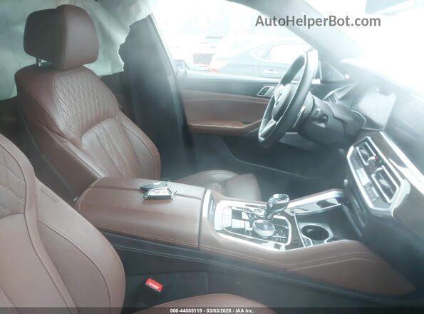 5UXCY8C05L9C96084 2020 BMW X6 Green Вид салону спереду