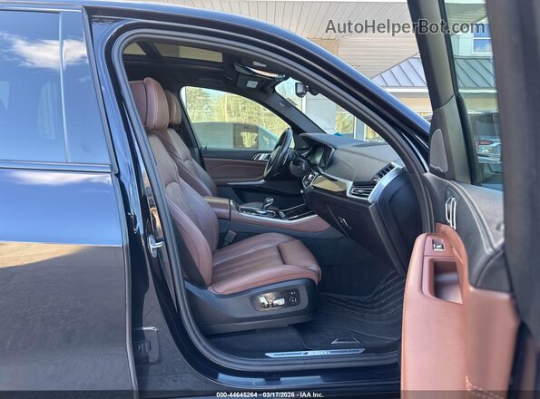 5UXJU4C07LLE45304 2020 BMW X5 Blue Widok wnętrza z przodu