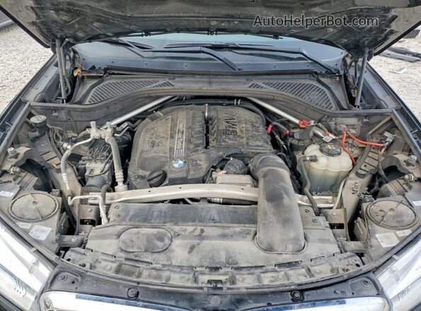 5UXKR0C55JL076902 2018 BMW X5 Black Vista del compartimento del motor