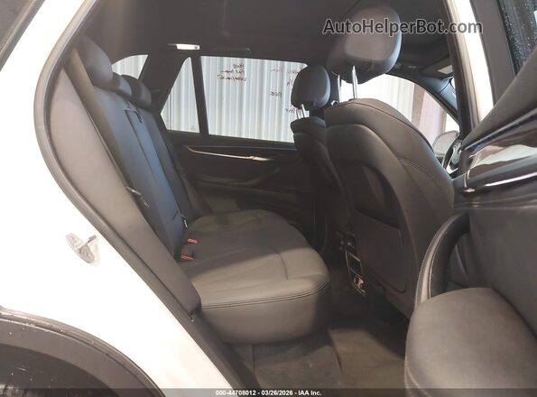5UXKR0C59J0Y06554 2018 BMW X5 White Vista de la etiqueta del VIN