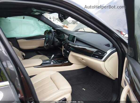 5UXKT0C30H0V96887 2017 BMW X5 Black Front interior view