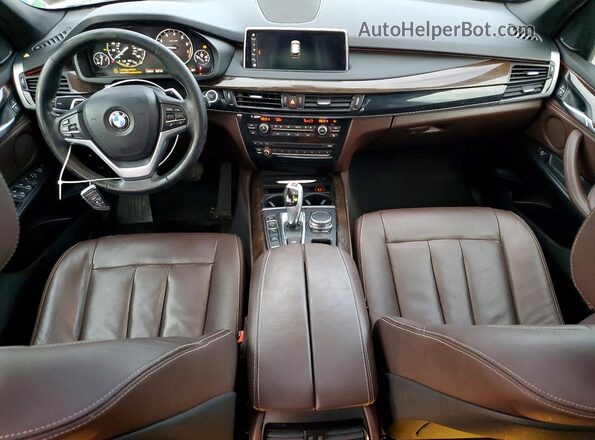 5UXKT0C53J0W00972 2018 BMW X5 White Առջևի վահանակի տեսք