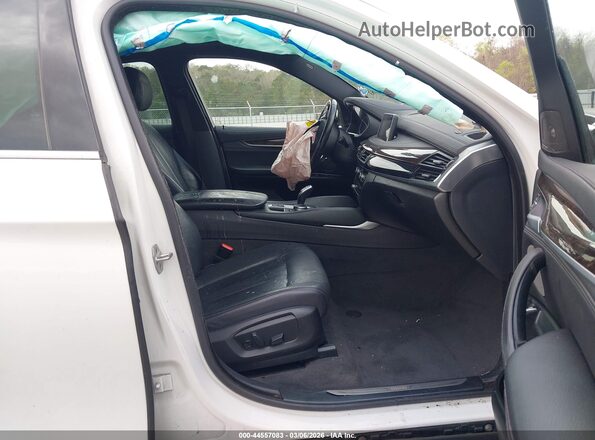 5UXKU2C54J0X49190 2018 BMW X6 White Vista interior delantera