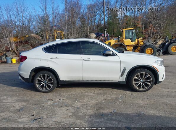5UXKU2C57G0N79142 2016 BMW X6 White Widok wnętrza z tyłu