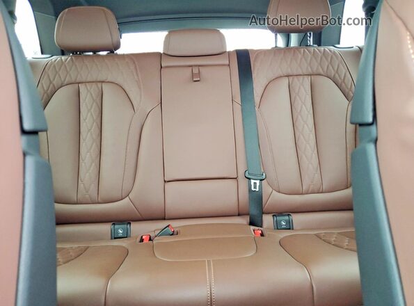 5UXTA6C03M9D45146 2021 BMW X5 White Widok tylnych siedzeń