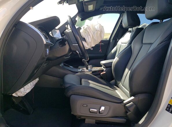 5UXTR9C55KLD93530 2019 BMW X3 White Front interior view
