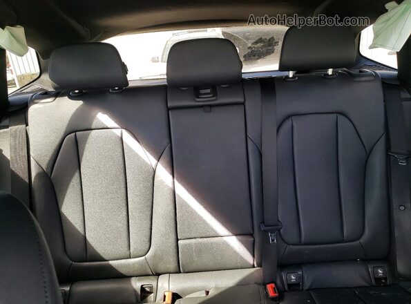 5UXTR9C55KLD93530 2019 BMW X3 White Rear seats view