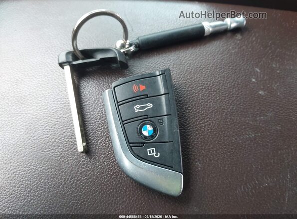 5UXTR9C58KLE18338 2019 BMW X3 White 