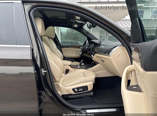 5UXTR9C59JLC75432 2018 BMW X3 Green Vista interior delantera