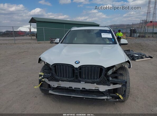 5UXTR9C5XJLC73155 2018 BMW X3 White Front view