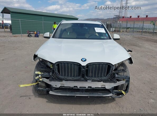 5UXTR9C5XJLC73155 2018 BMW X3 White Rear interior view