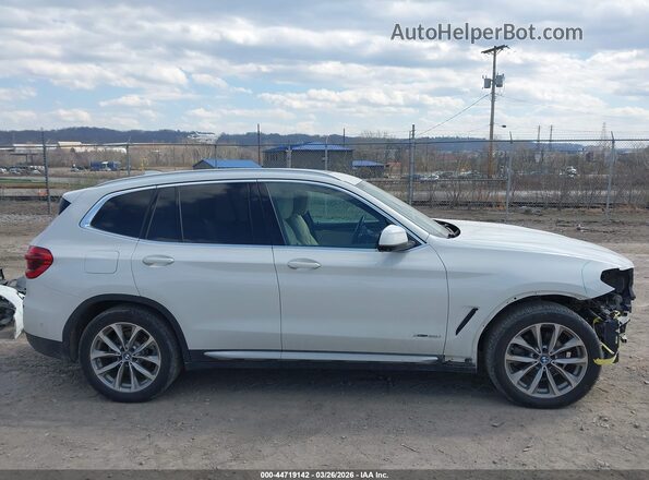 5UXTR9C5XJLC73155 2018 BMW X3 White 360 interior view