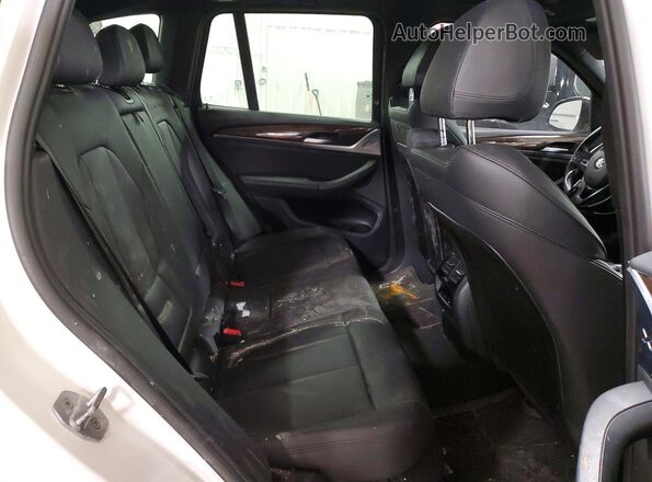 5UXTR9C5XJLD58464 2018 BMW X3 White Вид задньої частини салону