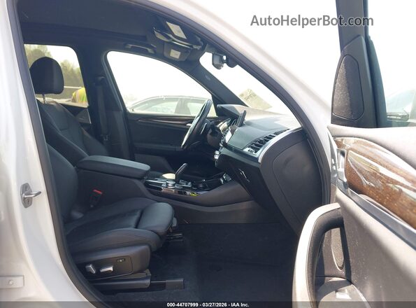 5UXTY5C06M9G18201 2021 BMW X3 White Вид салону спереду