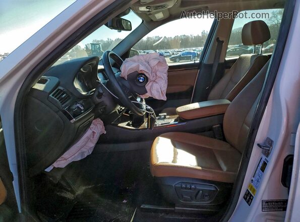 5UXWX9C52H0T13689 2017 BMW X3 White Front interior view