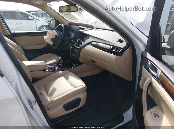5UXWZ7C5XG0R32991 2016 BMW X3 White Widok wnętrza z przodu