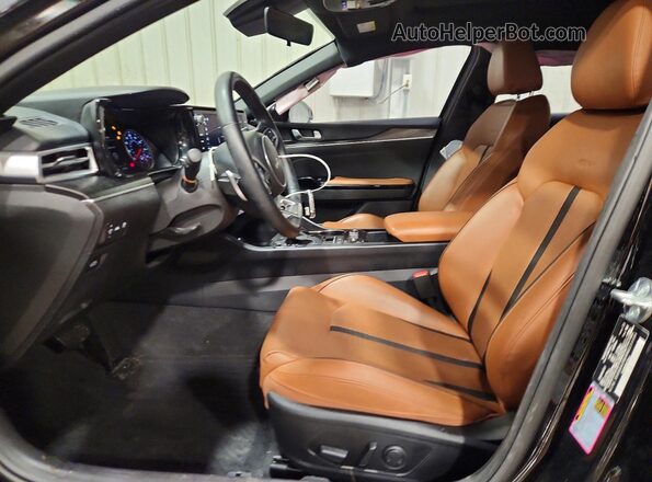 5XXG44J84RG229694 2024 KIA K5 Black Vista interior delantera