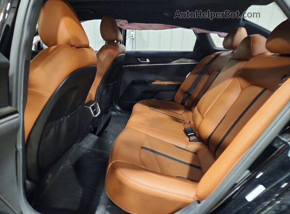 5XXG44J84RG229694 2024 KIA K5 Black Vista de los asientos traseros