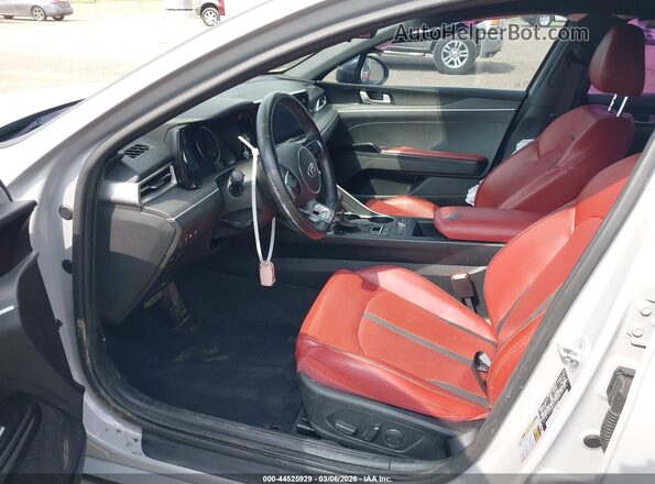 5XXG64J27MG069194 2021 KIA K5 Gray Widok wnętrza z przodu