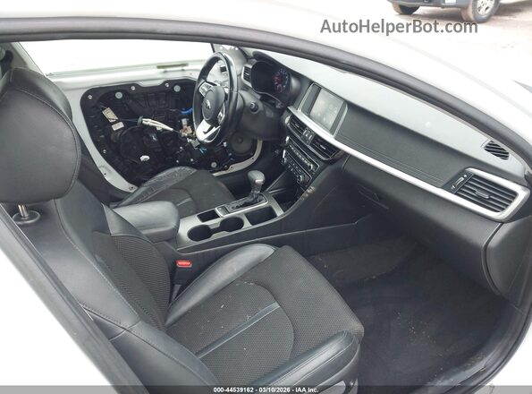 5XXGT4L36KG372284 2019 KIA OPTIMA Белый Вид салона спереди