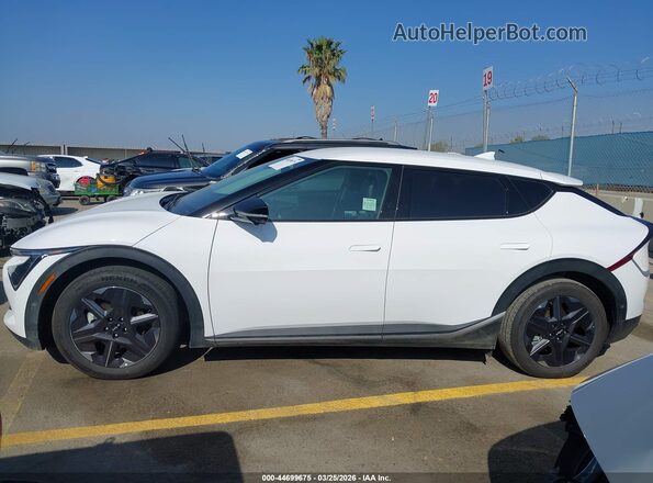 5XYC34JAXSG008560 2025 KIA EV6 White Widok wnętrza 360 stopni