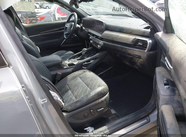 5XYP5DGC2PG403618 2023 KIA TELLURIDE Silver Սալոնի դիմացի տեսք