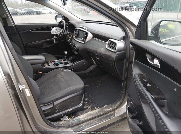 5XYPGDA33KG520409 2019 KIA SORENTO Gray Vista interior delantera
