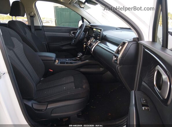 5XYRG4LC4PG179485 2023 KIA SORENTO White Widok wnętrza z przodu