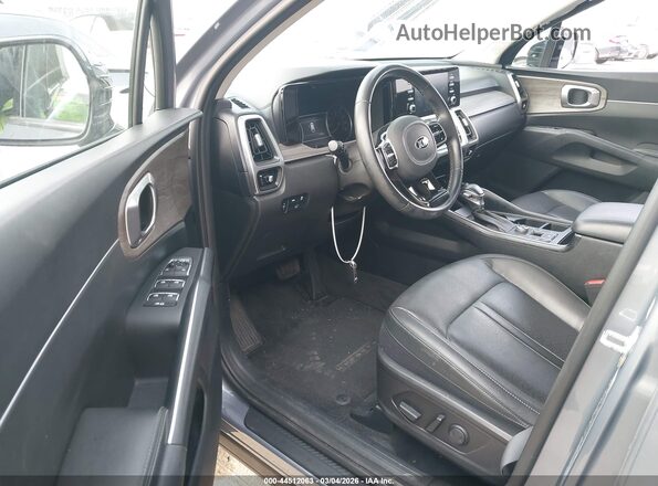 5XYRH4LF4MG033378 2021 KIA SORENTO Серый Вид салона спереди